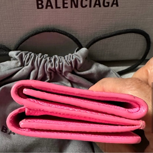 BALENCIAGA GIFT AWAY Full Inclusion Hot Pink Tri-Fold Leather Snap Wallet - Picture 6 of 11